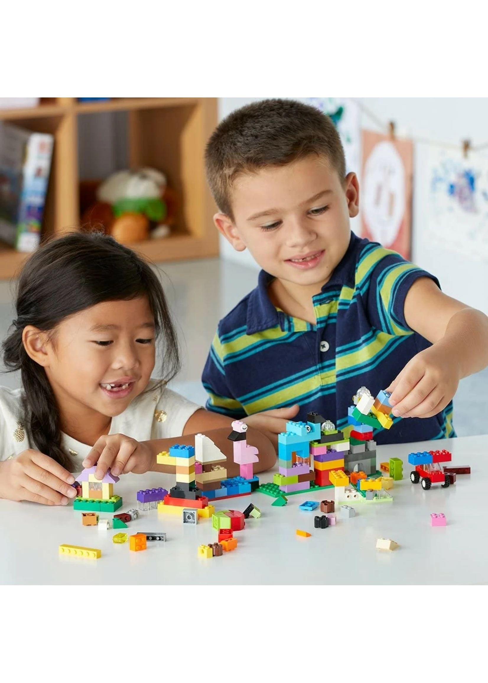 Lego 10713 - Creative Suitcase 4 Lego 10713 - Creative Suitcase - Image 2